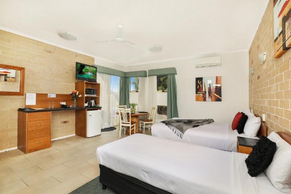 Caboolture Riverlakes Boutique Motel image 14