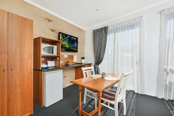 Caboolture Riverlakes Boutique Motel image 21