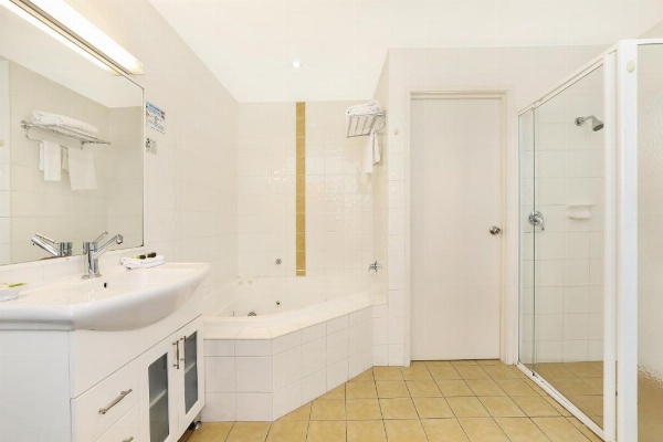 Caboolture Riverlakes Boutique Motel image 36