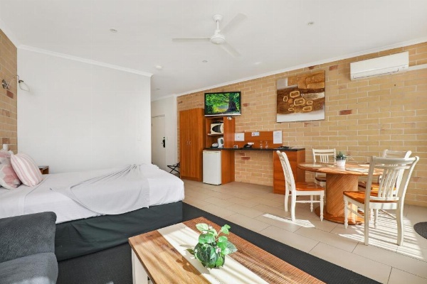 Caboolture Riverlakes Boutique Motel image 8